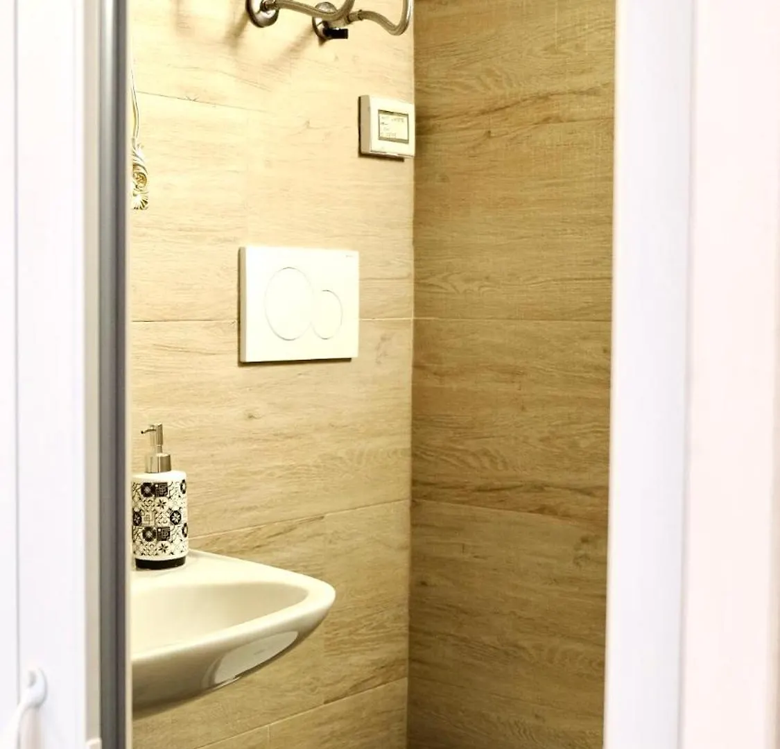Romantico Rifugio Per Coppie - Vista Lago Apartment Desenzano del Garda 0*,  Italy